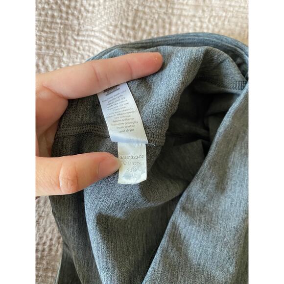 ATHLETA Ultimate Stash Pocket Gray 9" Shorts Size Small - Picture 5 of 6